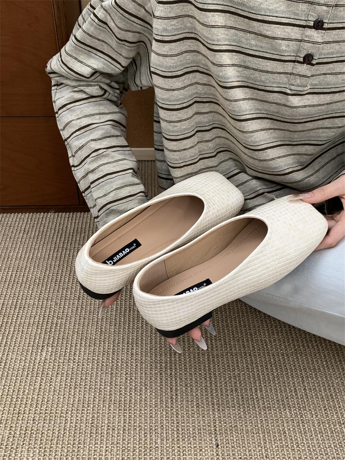 

Niche retro woven shallow mouth square head one-pedal single shoes women s autumn 2025 new commuting versatile grandma shoes 39