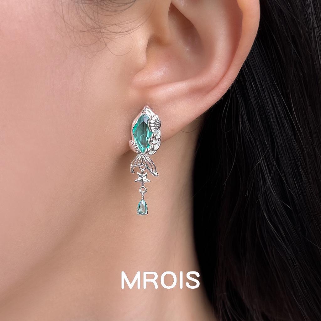 Tiefseegeist Asymmetrische Goldfisch-Ohrringe - Originales Design der Ozean-Serie