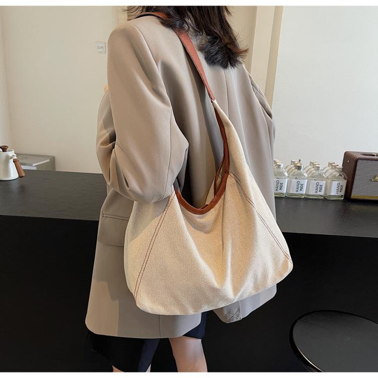 

Shoulder underarm bag large capacity canvas bag 2025 new trendy casual college student women s bag class commuter tote bag коричневый