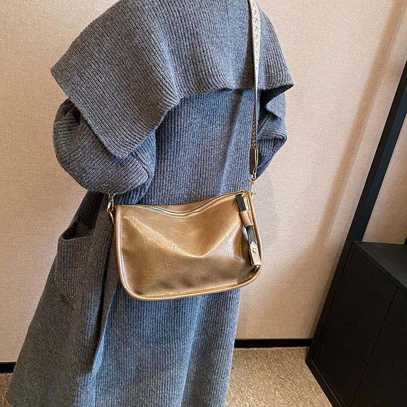 Taška s velkou kapacitou dámská podzimní a zimní všestranná 2025 nová retro široký ramenní messenger taška dámská texturovaná taška polštář