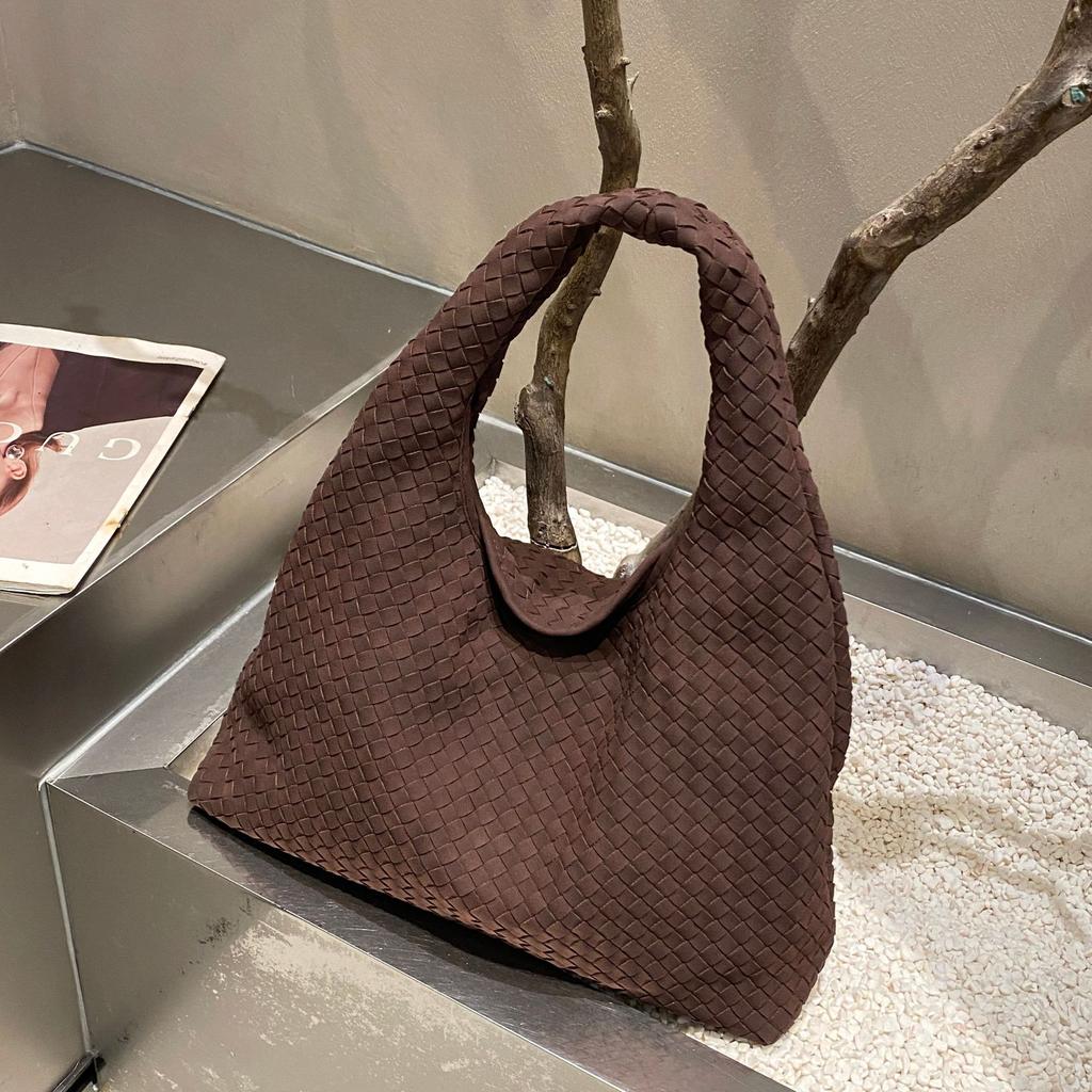 2025 Fall/Winter New Fashionable Women's Handbag, Niche High-End Woven Bag, Large Capacity Shoulder and Underarm Tote Bag