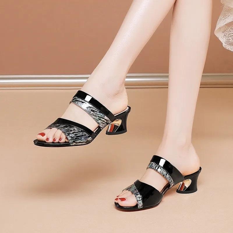 

Модные летние новые повседневные высококачественные тапочки, толстые каблуки, босоножки, толстые каблуки снаружи, тапочки для женщин 37