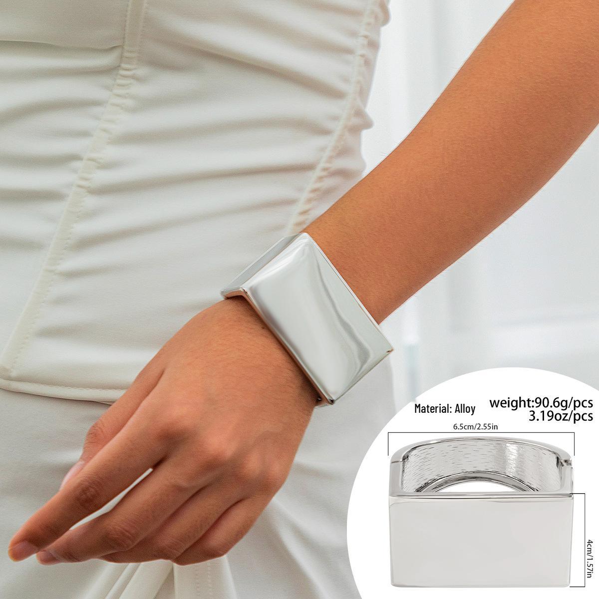 

Европейско-американский стильный нерегулярный глянцевый металлический широкий браслет-манжета в форме буквы C