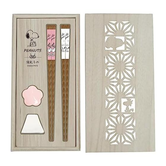 Yamaka Shoten PEANUTS Chopsticks and Chopstick Rests Set in Wooden Box, Season Snoopy, Made in Japan