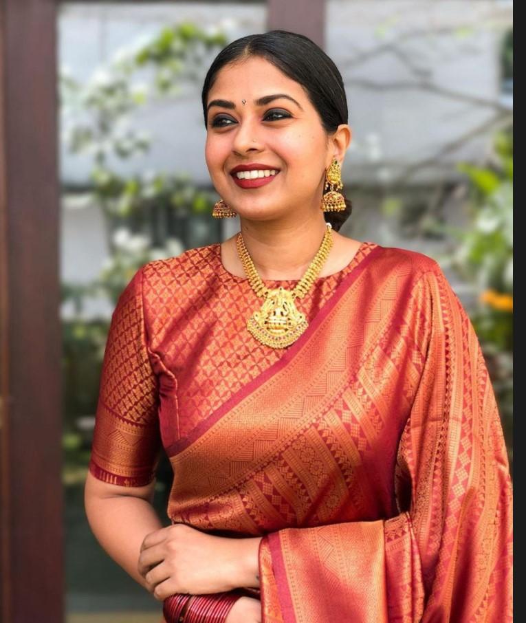 Trending New Indian Traditional Soft Silk Saree With Lace And Border Weaving