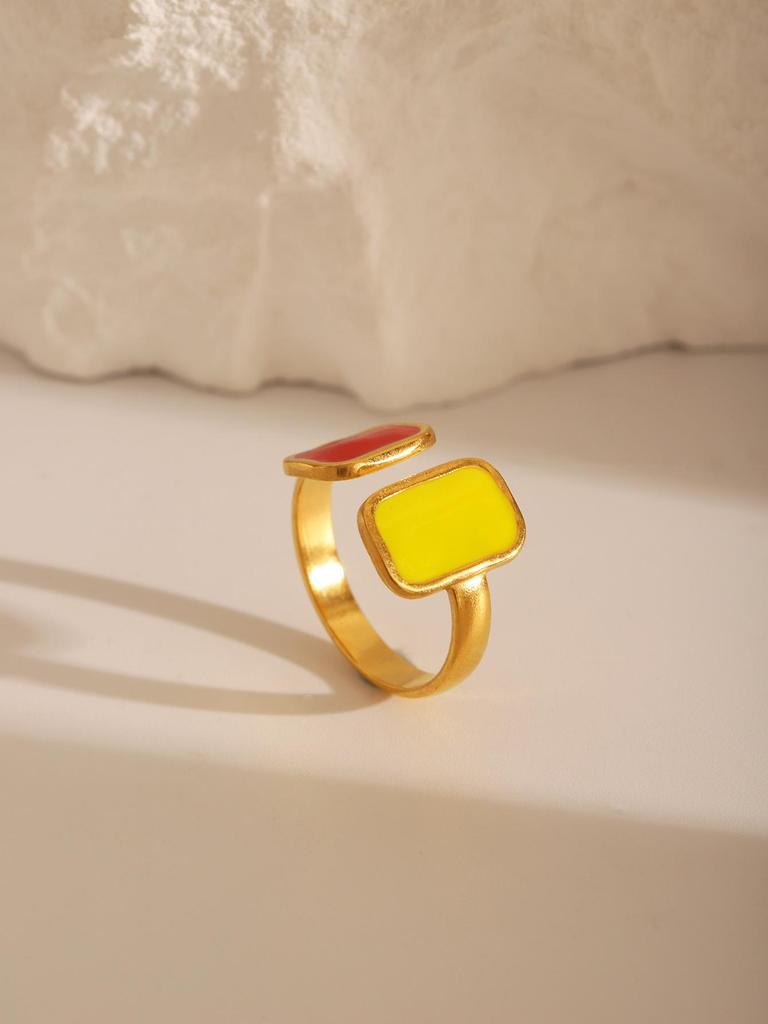 Gold-Plated Stainless Steel Flower Ring for Women - Non-Fading, Light Luxury, Exclusively Designed.