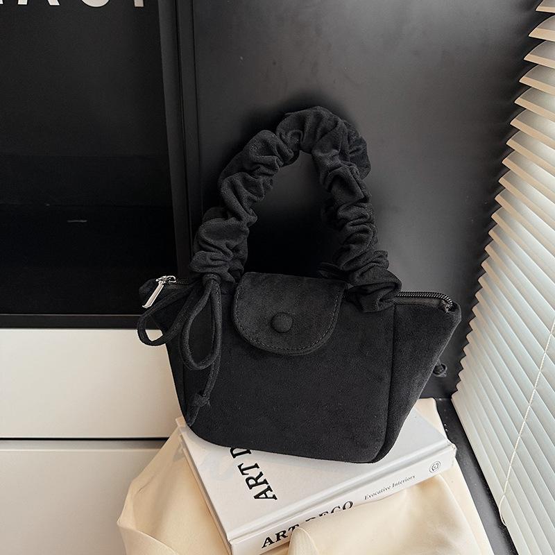 

Suede bag women s autumn and winter new niche design retro messenger bag pleated shoulder bucket bag чёрный