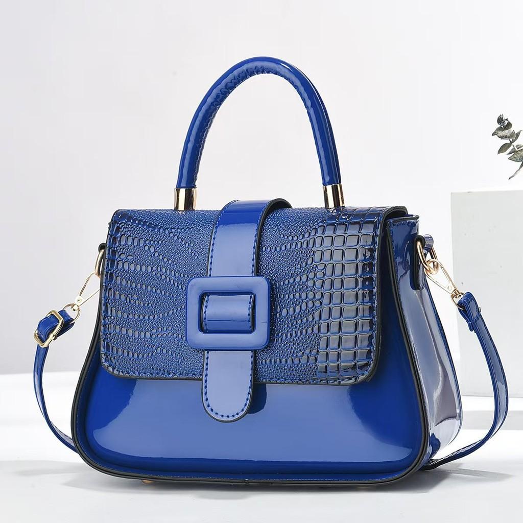 Trendy Crocodile Texture Handbag With Large Capacity And Chic Urban Minimalist Style Ideal For Daily Outfits