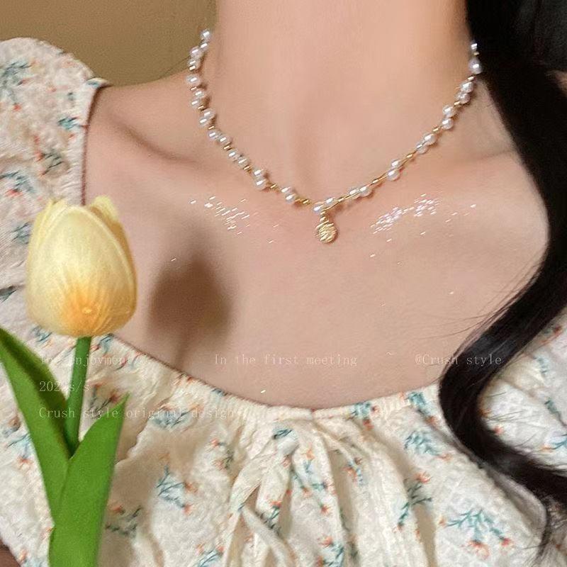 Pearl neck chain necklace women's 2026 new niche design accessories high-end choker collarbone chain