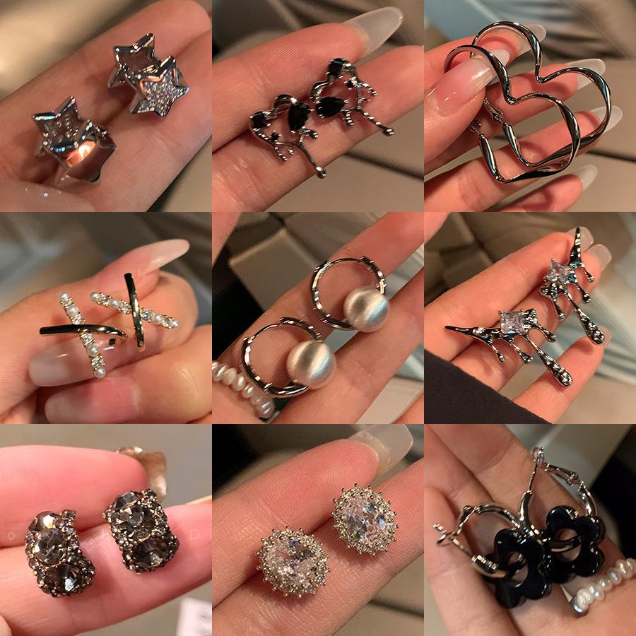 Korean Version of Retro Earrings, Cold Wind Temperament, Ear Jewelry, High-end Sense, Niche Design, Stud Earrings, Women