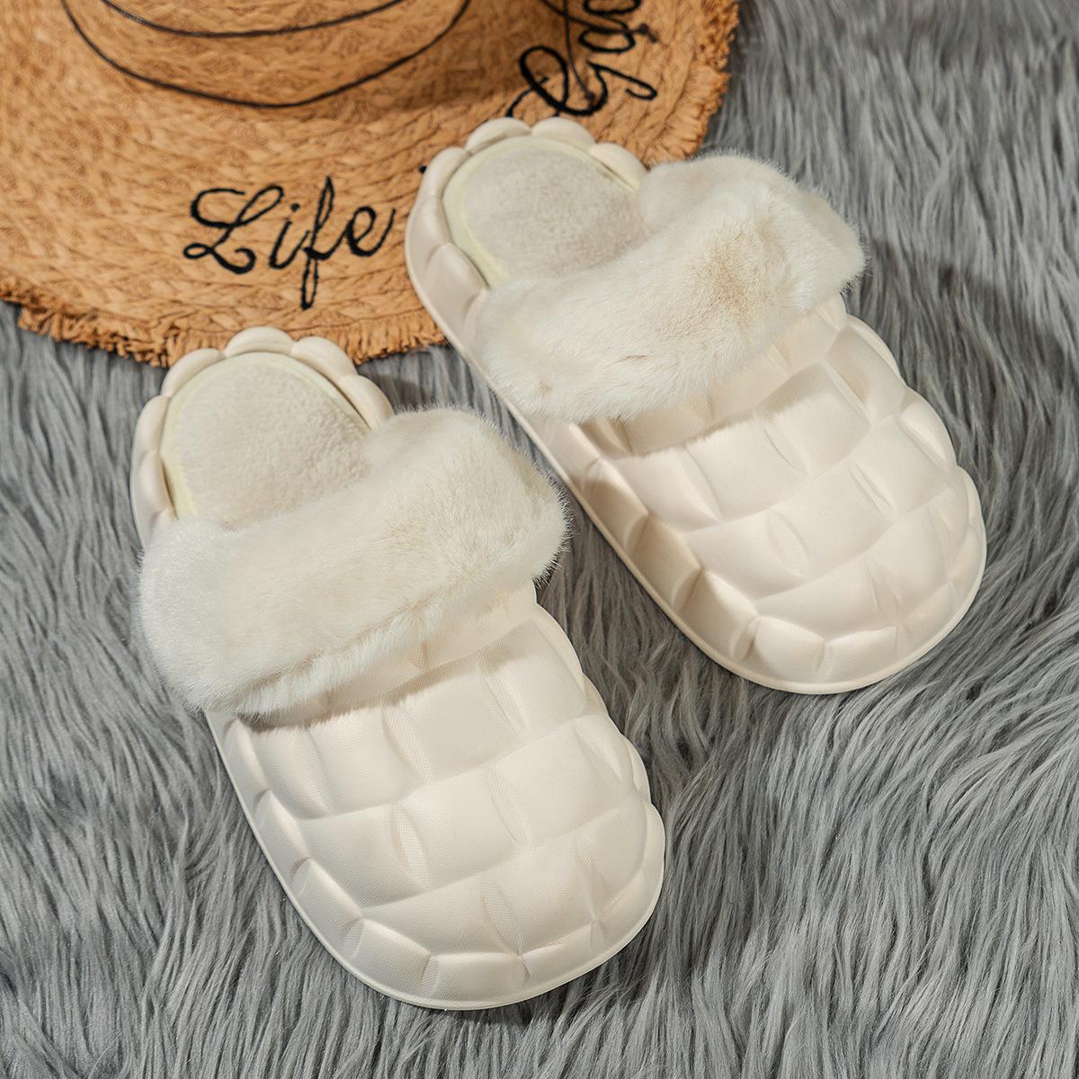 

Зимние женские плюшевые теплые тапочки с водонепроницаемым верхом и толстой подошвой для женских противоскользящих тапочек. 41 бежевый