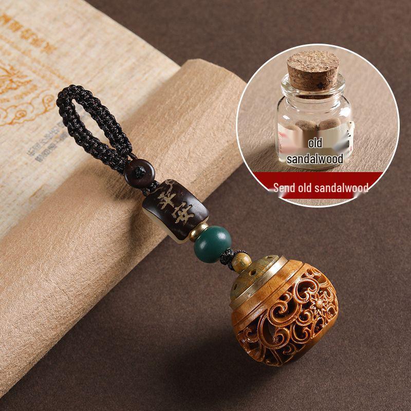 Green Sandalwood Vintage Hollow Sachet Keychain Aromatherapy Pendant
