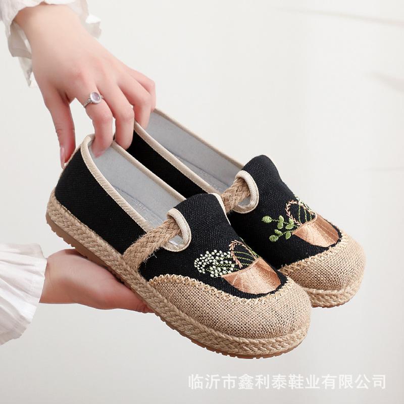 New spring and summer women's embroidered shoes with soft soles, round head and one pedal, flat bottom and shallow mouth canvas shoes