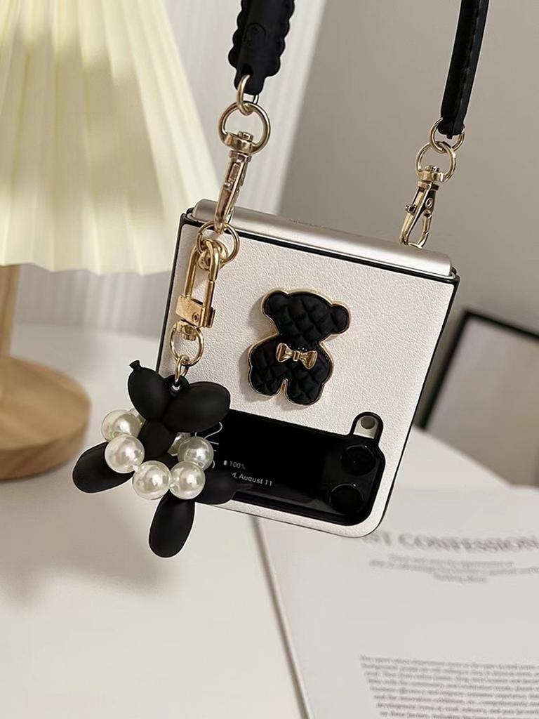 Fashion Poodle Dog Pendant Bracelet Leather Phone Case For Samsung Galaxy Z Flip 4 Z Flip 3 Z Flip Cartoon Bear Hand Chain Cover