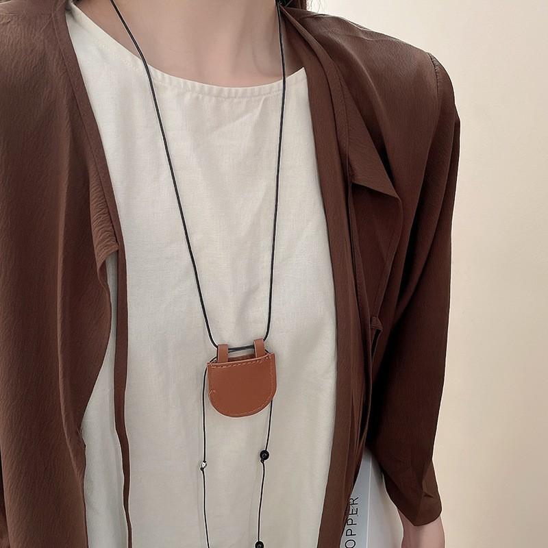New Chinese leather pendant, fringed necklace, female ethnic style, niche retro sweater chain, fashion and high-end item jewelry.