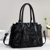 Casual Single Shoulder Bag For Daily Use With Internal Zipper Pockets And Soft Structure