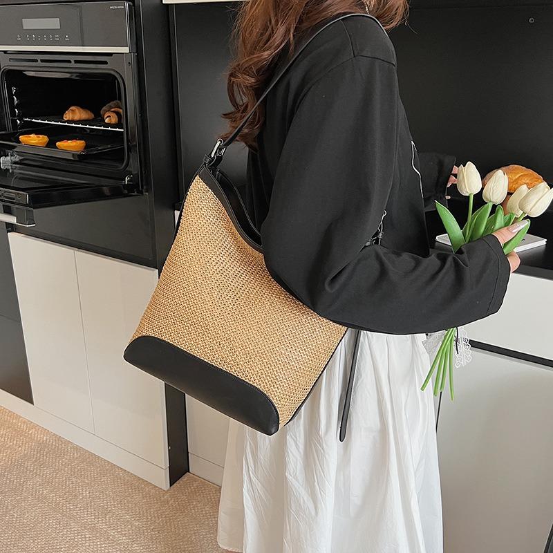Straw versatile woven shoulder bag new large capacity messenger bag fashion trend bucket bag