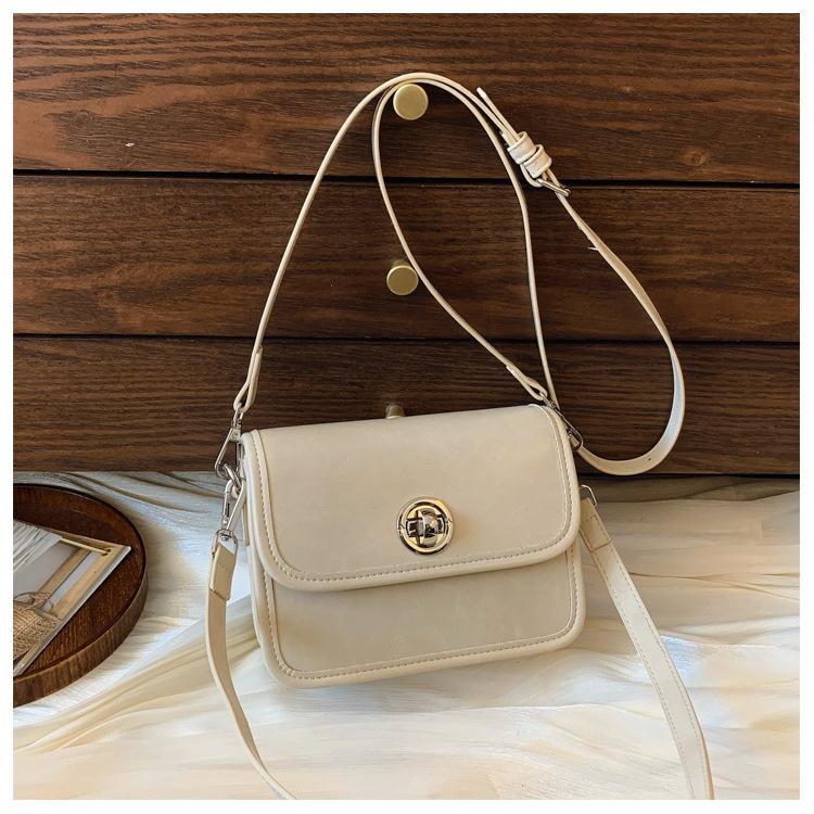 

Высококачественная вощеная масляная кожа простая и модная сумка на плечо под мышку женская 2025 лето новая нишевая портативная маленькая квадратная сумка