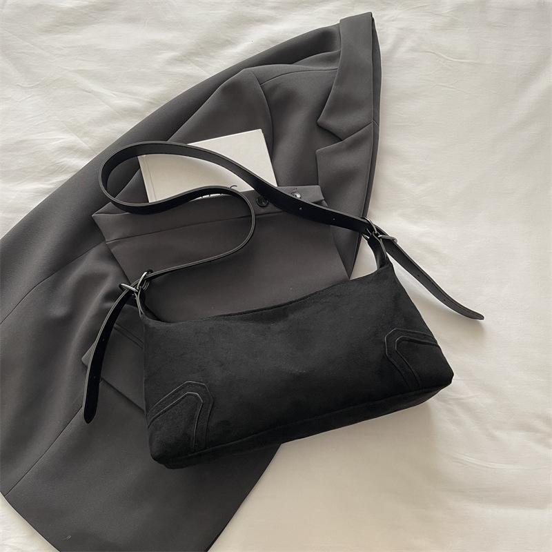 

Niche design light luxury high sense retro fashion Maillard soft leather matte cool babes locomotive armpit bag