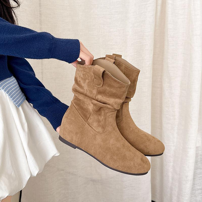 Boots women's short tube and large tube circumference are fashionable and thin, piled up autumn thick-soled fashion boots, and the inner height boots
