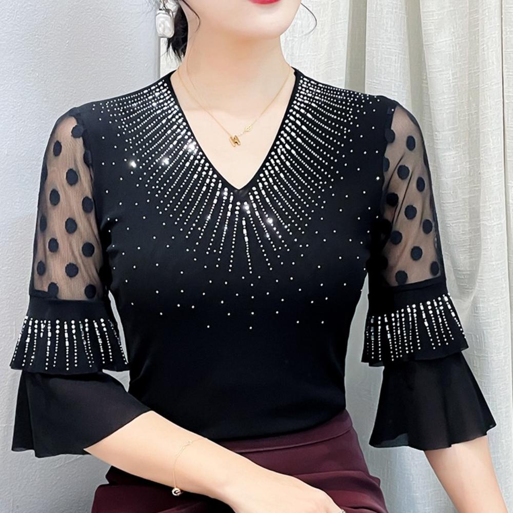 2026 Été Femme Col en V Strass Chauds T-shirts Vêtements Fille Doux Manches Évasées Extensibles Fête Hauts Femmes Extensibles Maille T-shirts
