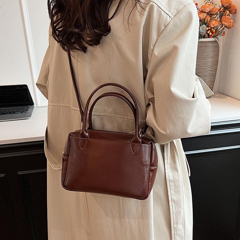 Women's Red Handbags Retro Simple Commuter Small Square Bag New Fashionable Versatile Solid Color Shoulder Crossbody Bags