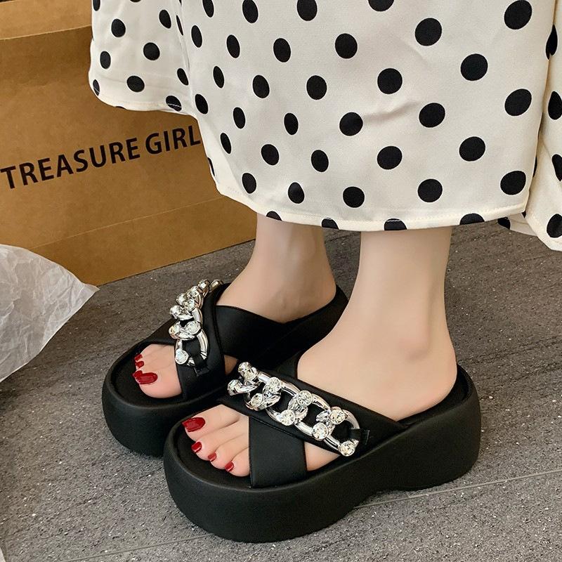 Popular Thick-bottomed Cool Slippers for Women's Outer Wear 2025 Summer New High-value Metal Chain Soft Bottom Cross-strapped Slippers for Women