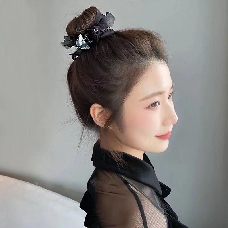 Elegant Shark Clip: Large Bow Hairpin for Women