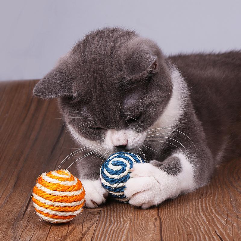 Cat Teasing Toy: Bite-Resistant Sisal Ball with Sound for Self-Play and Scratching