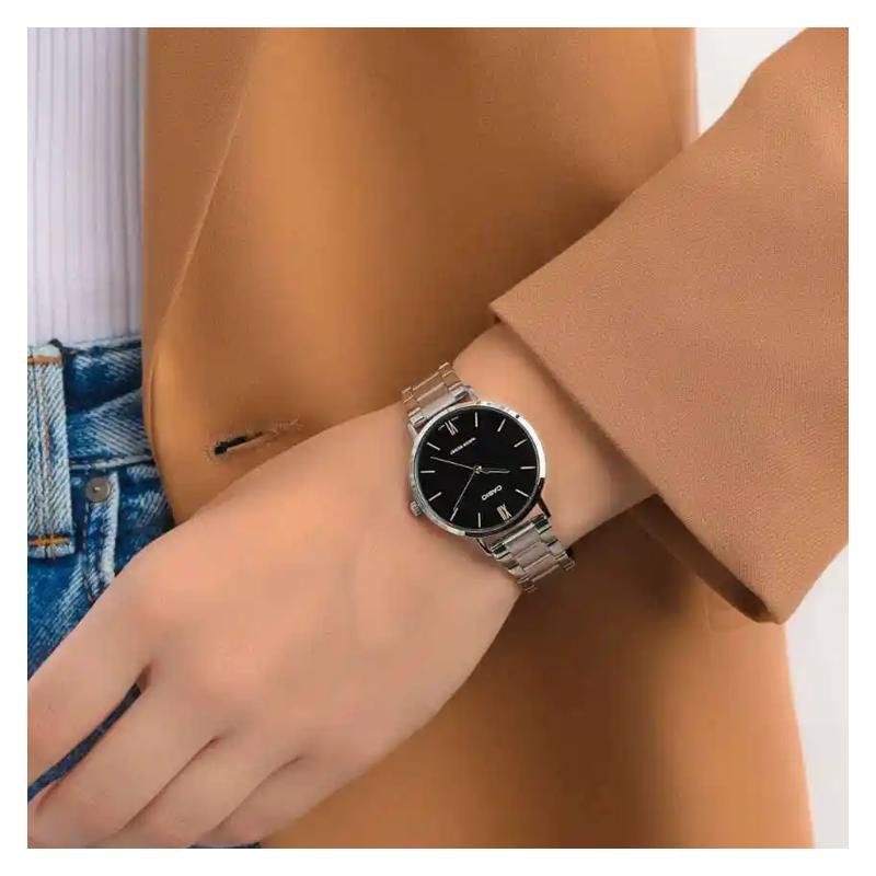 Casio STANDARD Series Simple and Generous Quartz Movement Stainless Steel Strap Japanese and Korean Women's Watch Silver Dial LTP-VT01D-1B