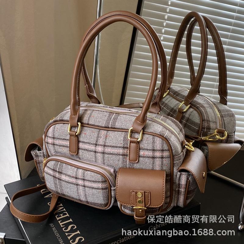 Premium texture bowling bag women's 2025 autumn and winter new trendy Boston handbag versatile commuter messenger bag