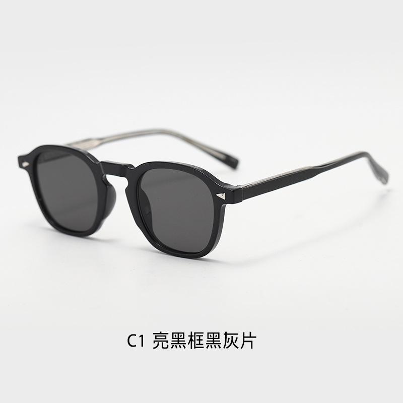 American modern retro old money style women s small square frame sunglasses with rivets, popular street style men s small frame sunglasses, Glossy black frame with b