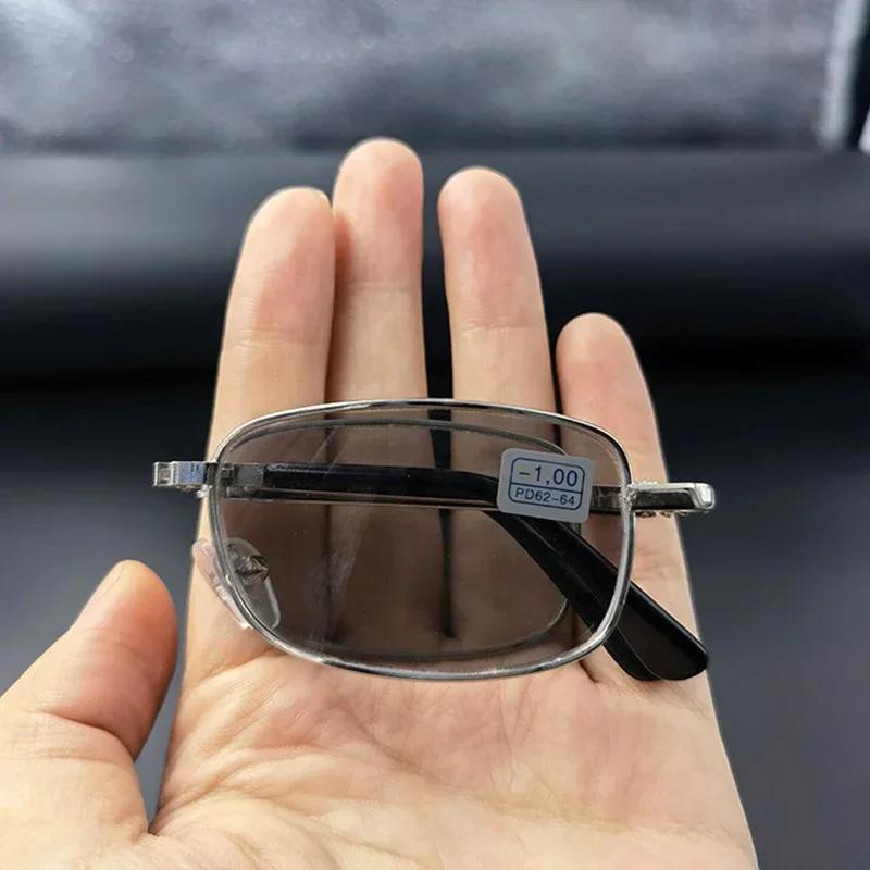 New Metal Frame Photochromic Myopia Eyewear For Men Ultra Light Portable Near Sight Eyeglasses Color Changing Glasses To -4.0
