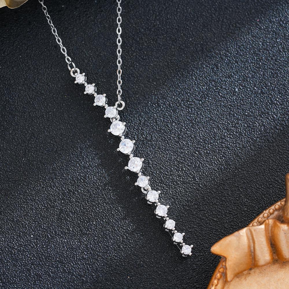 Starlit Zirconia Necklace: Elegant High-End Clavicle Chain for Women