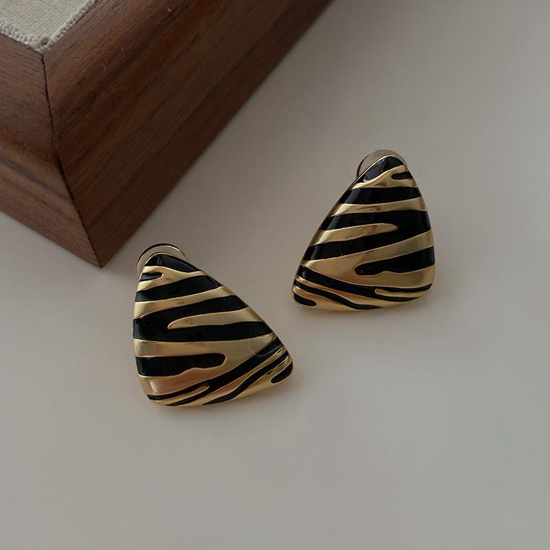 

Узор гвоздик треугольный модный простой легкий роскошный атмосфера высокий стиль уникальный ретро женщины чёрный