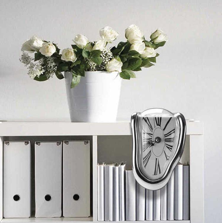 Creative Melting Table Clock with Roman Numerals – Retro Twist Design for Home and Office Decor