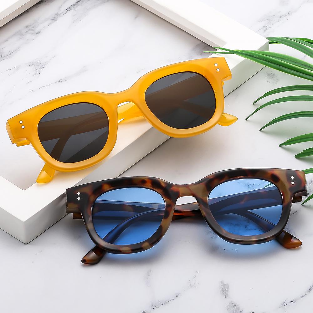 Classic Red Round Sunglasses with Vintage Design Square Frame Customizable Logo Gray or Yellow PC Frame Options