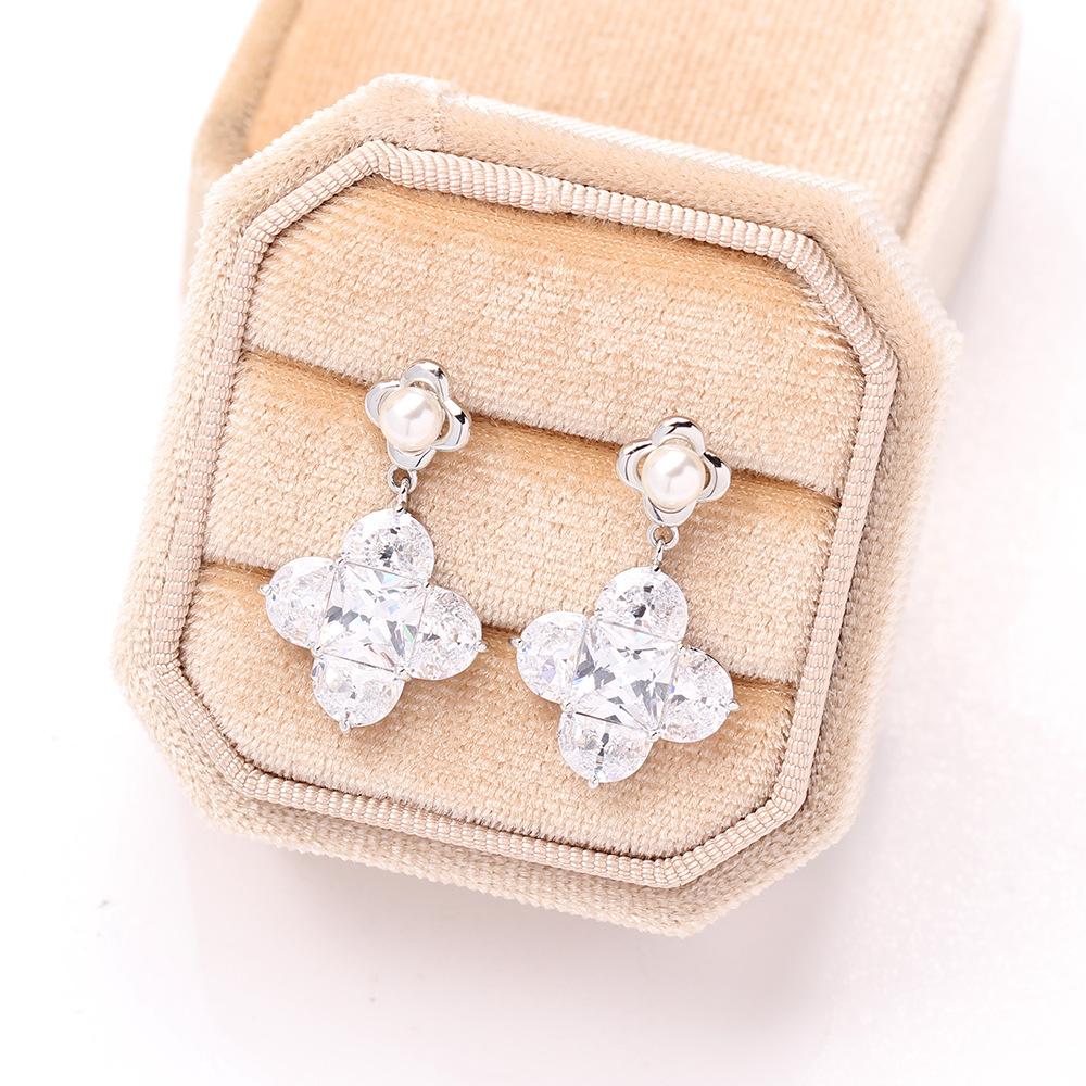 Light luxury zircon flower imitation pearl silver needle earrings real gold electroplating advanced sense niche temperament geometric earrings women
