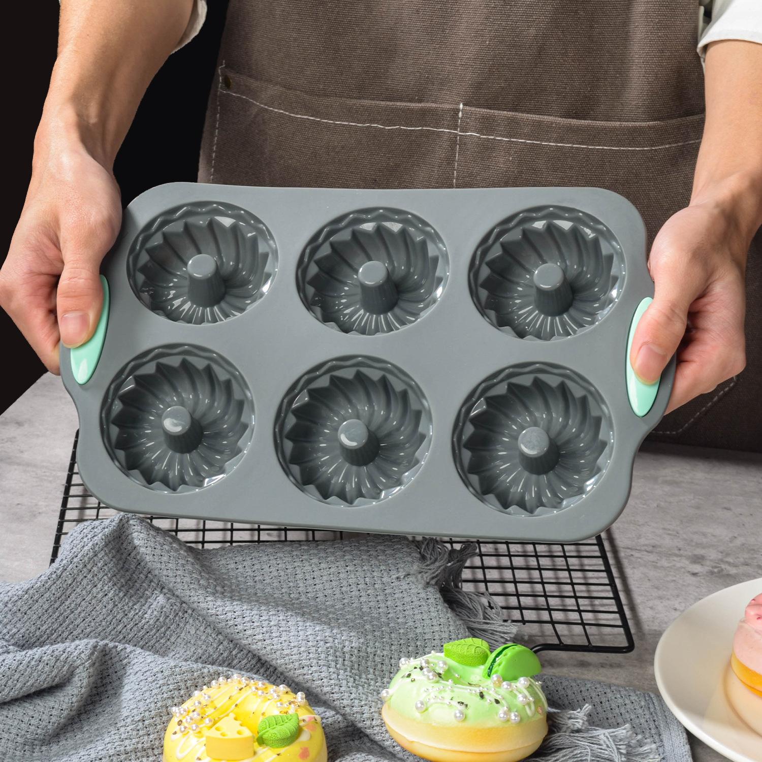 6 Hole Silicone Donut Mold Non Stick Donut Maker Baking Tray Reusable Donut Flower and Swirl Shaped Muffin Cake Mould Baking Pan colore grigio