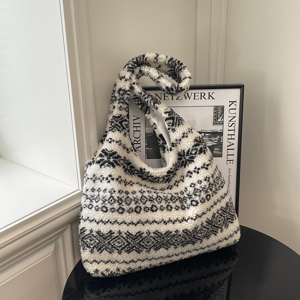 Vintage Handmade Bohemian Velvet Tote Bag Trendy Natural Material Crochet Shoulder Bags Hobo Bags Spacious chic for Daily