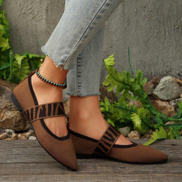 Women's Retro Pointed Loafers - Large Size, Flat Heel, Solid Color, Casual Flying Woven Design