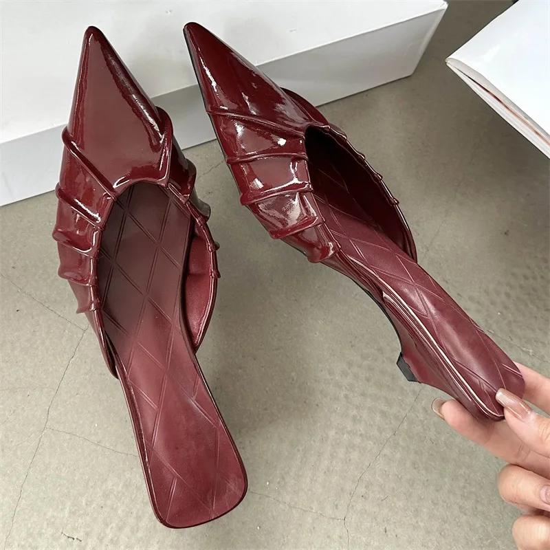Dámské pantofle Lakovaná kůže Špičaté mules Boty na nízkém podpatku Vysoká kvalita Módní šaty Zapatos De Mujer