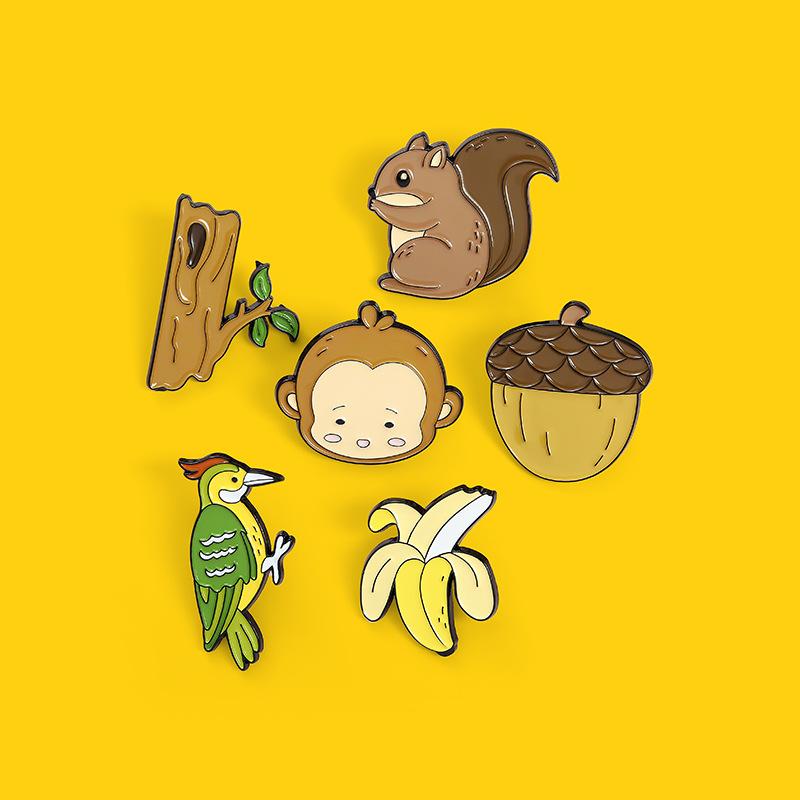 Little Monkey Woodpecker Mini Banana Shape Enamel Lapel Pin Cartoon Metal Brooch Jewelry For Women Men Hat Backpack Bags Badge P