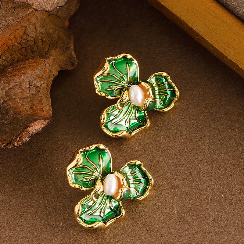 French fashion elegant small fragrance enamel dripping oil flower pearl stud earrings light luxury temperament high-end earrings