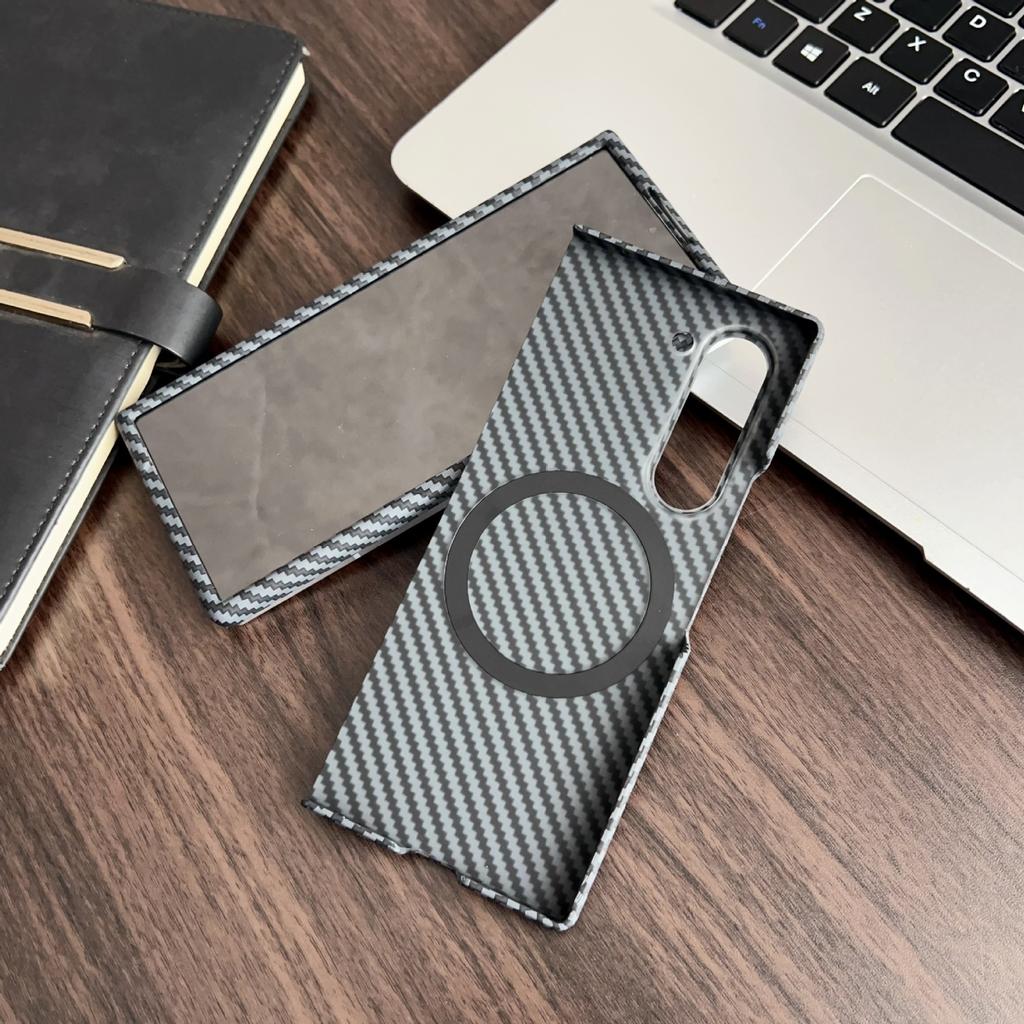 Applicable To Samsung Z Fold1/1/1 Mobile Phone Case with Built-in Magnetic Case Film Flip1/1 Carbon Fiber Pattern Protective Case