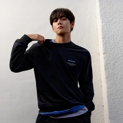 Land Lettering Woven Patch Sweatshirt Navy (S26SMFHT54)