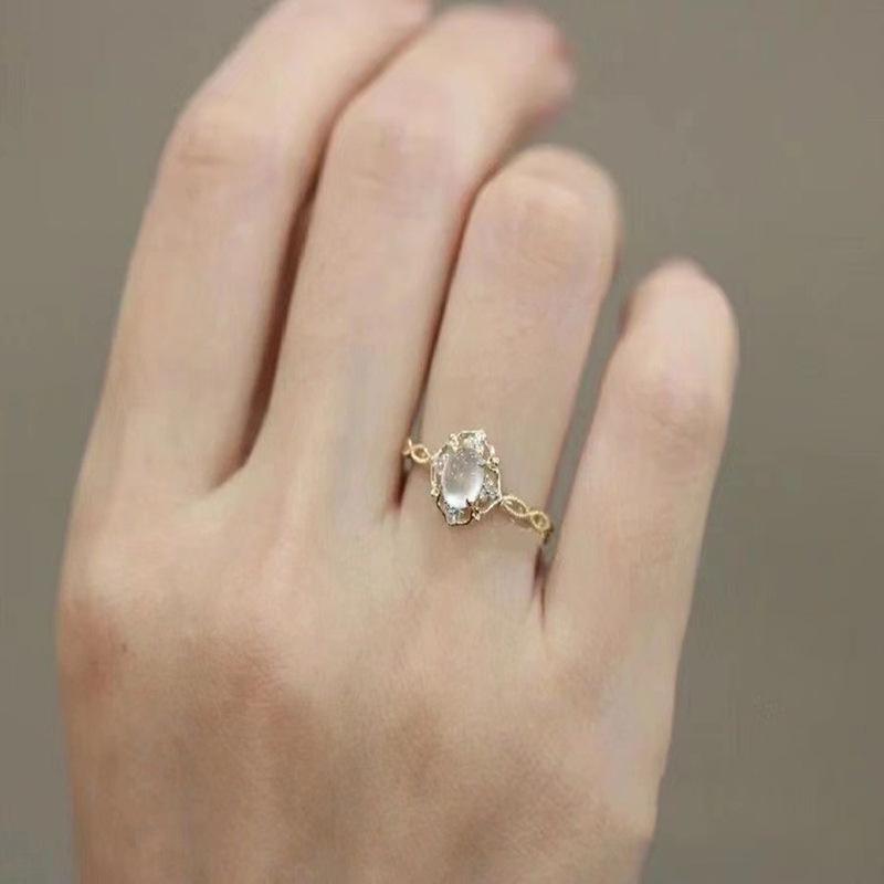 Niche Luxury Design Ring, High-End Fashion Imitation Moonstone Ring, Temperament Cat'S Eye Ring