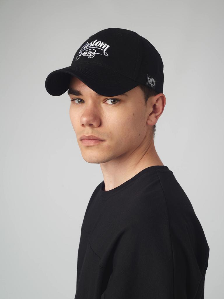 Baumwoll-Baseballkappe mit schwarz gesticktem Custom Wear-Logo in Schwarz und Weiß