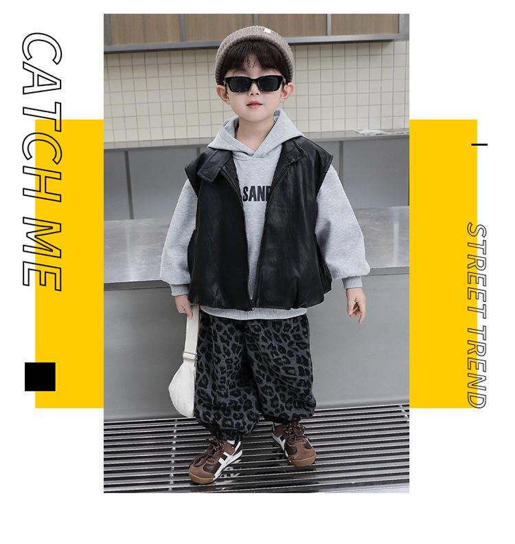 Chłopięcy jesienny trzyczęściowy zestaw streetwearowy w stylu koreańskim: bluza z kapturem i skórzana kamizelka