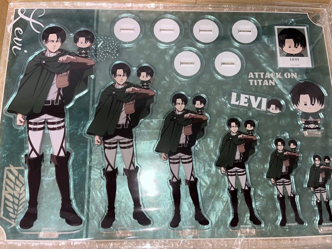 

[USED] Attack on Titan Anique KINOKOS Assorted Acrylic Collection Levi